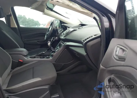 2016 Ford Escape S z USA, uszkodzony, nr VIN 1FMCU0F71GUB88449